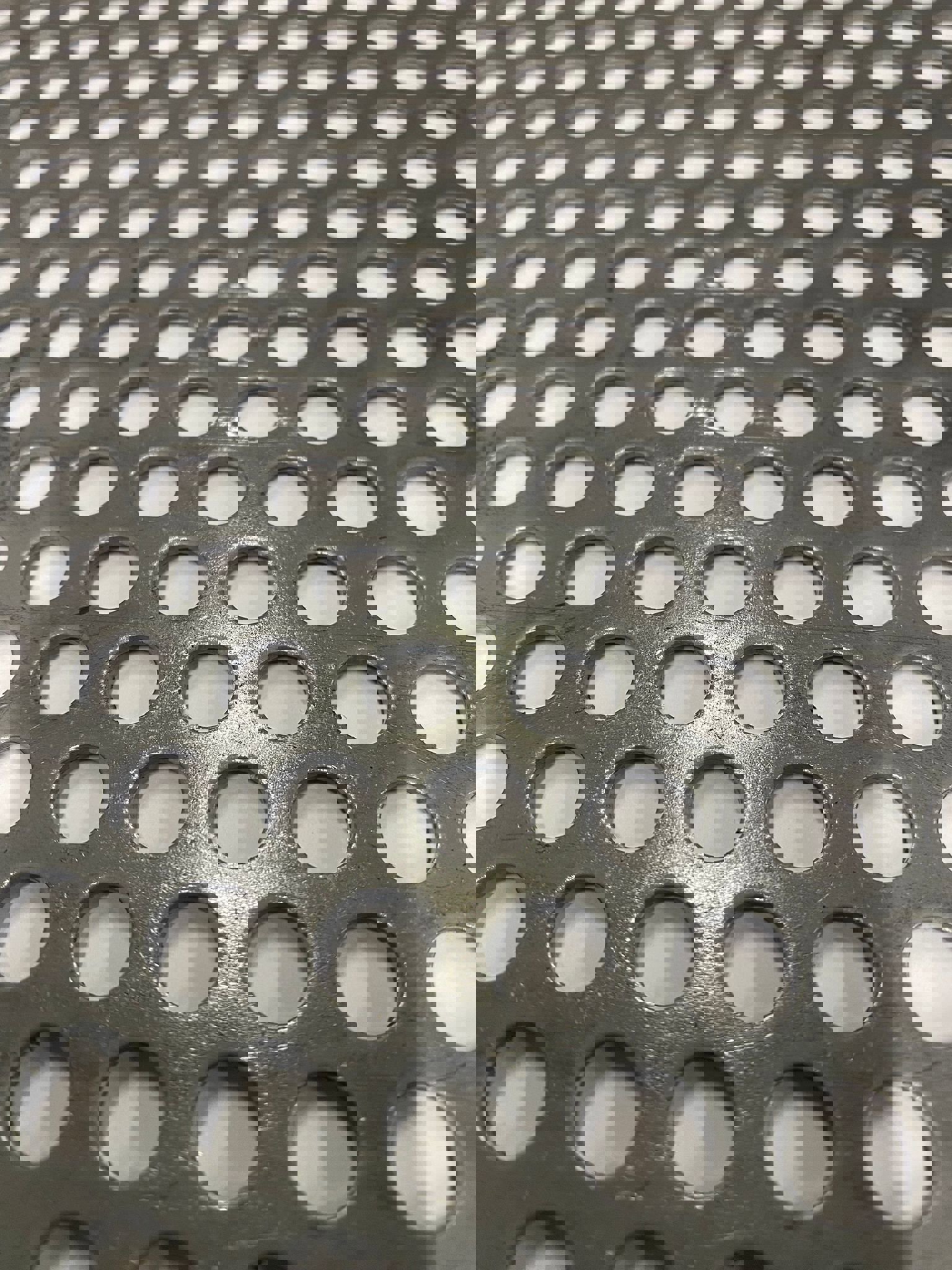 RVS geperforeerde plaat rond 8 x steek 12 x dikte 2 mm