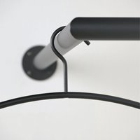 Zwarte kledinghanger