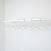 Witte kledinghanger
